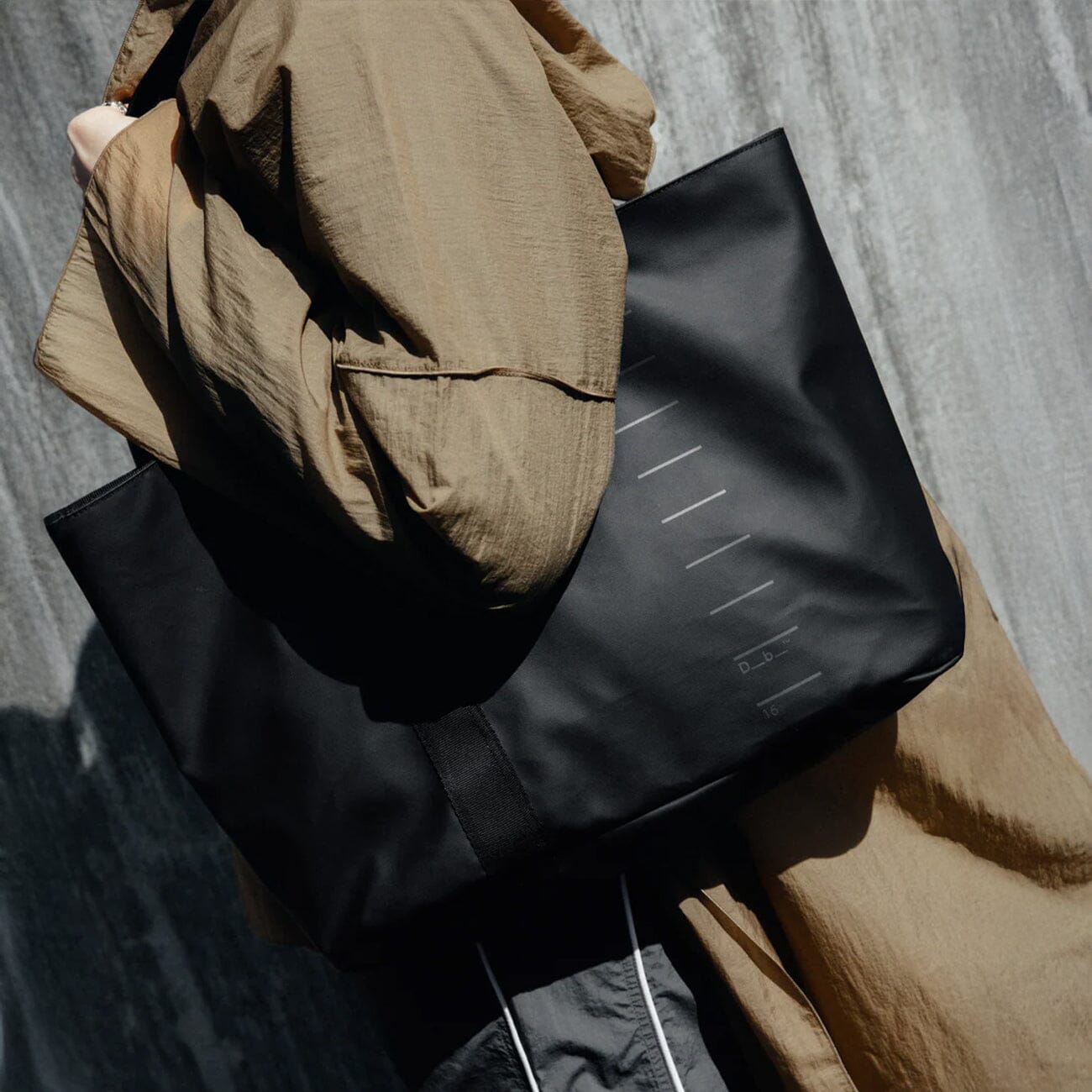 Essential Tote 16L