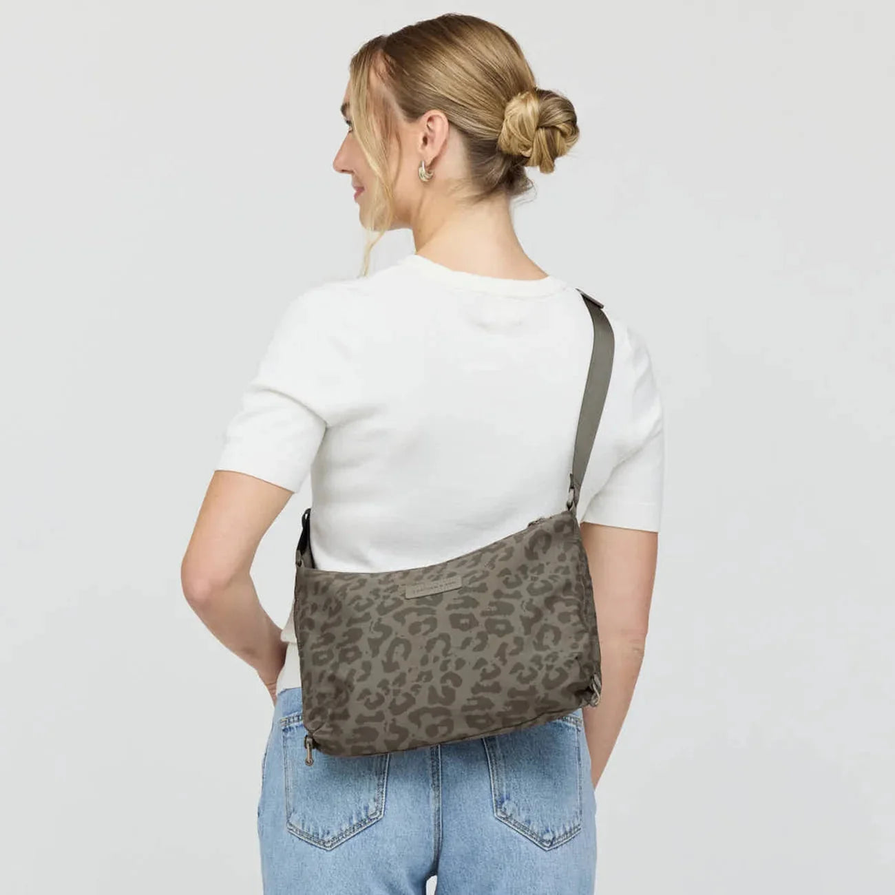 Skara Small Shoulder Bag