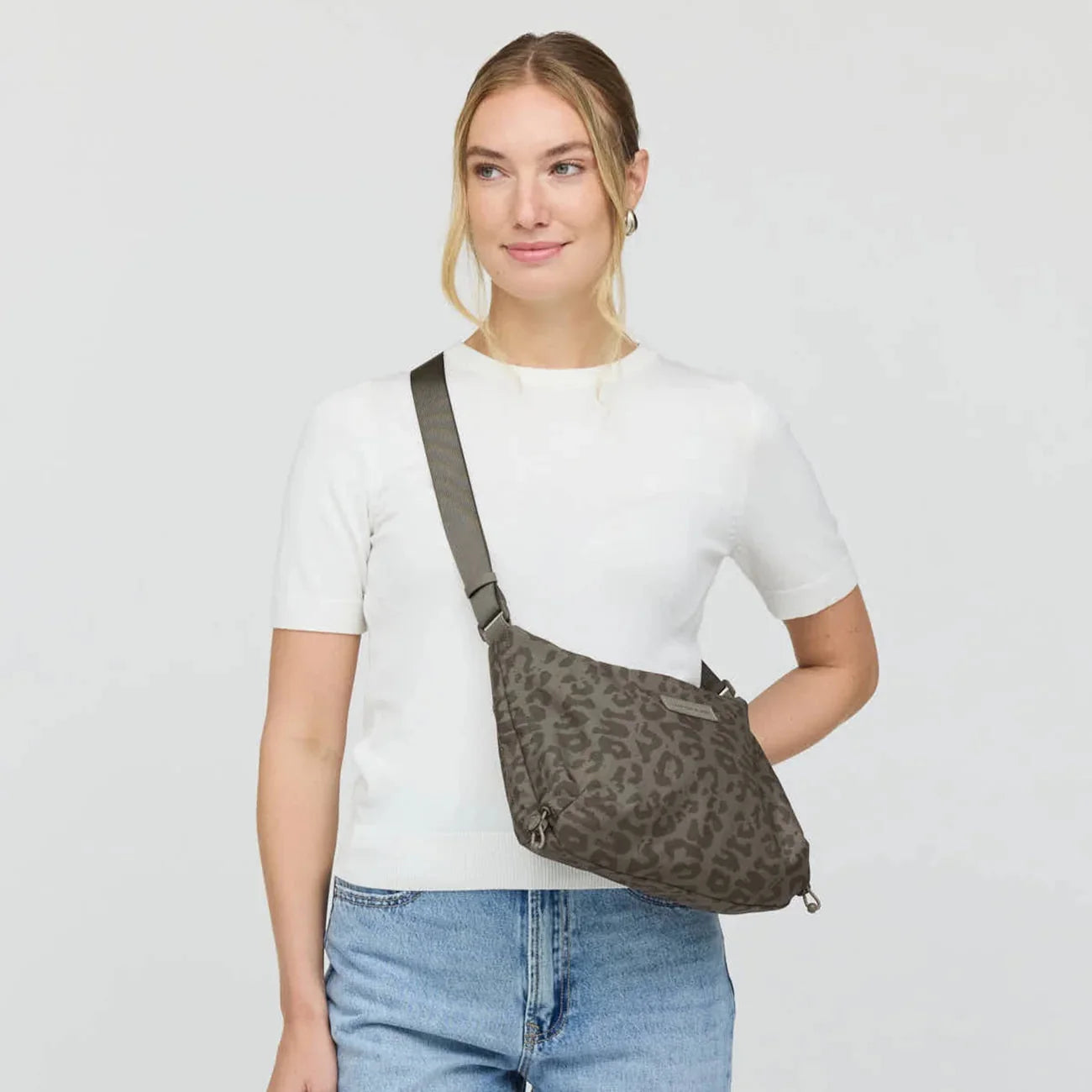 Skara Small Shoulder Bag