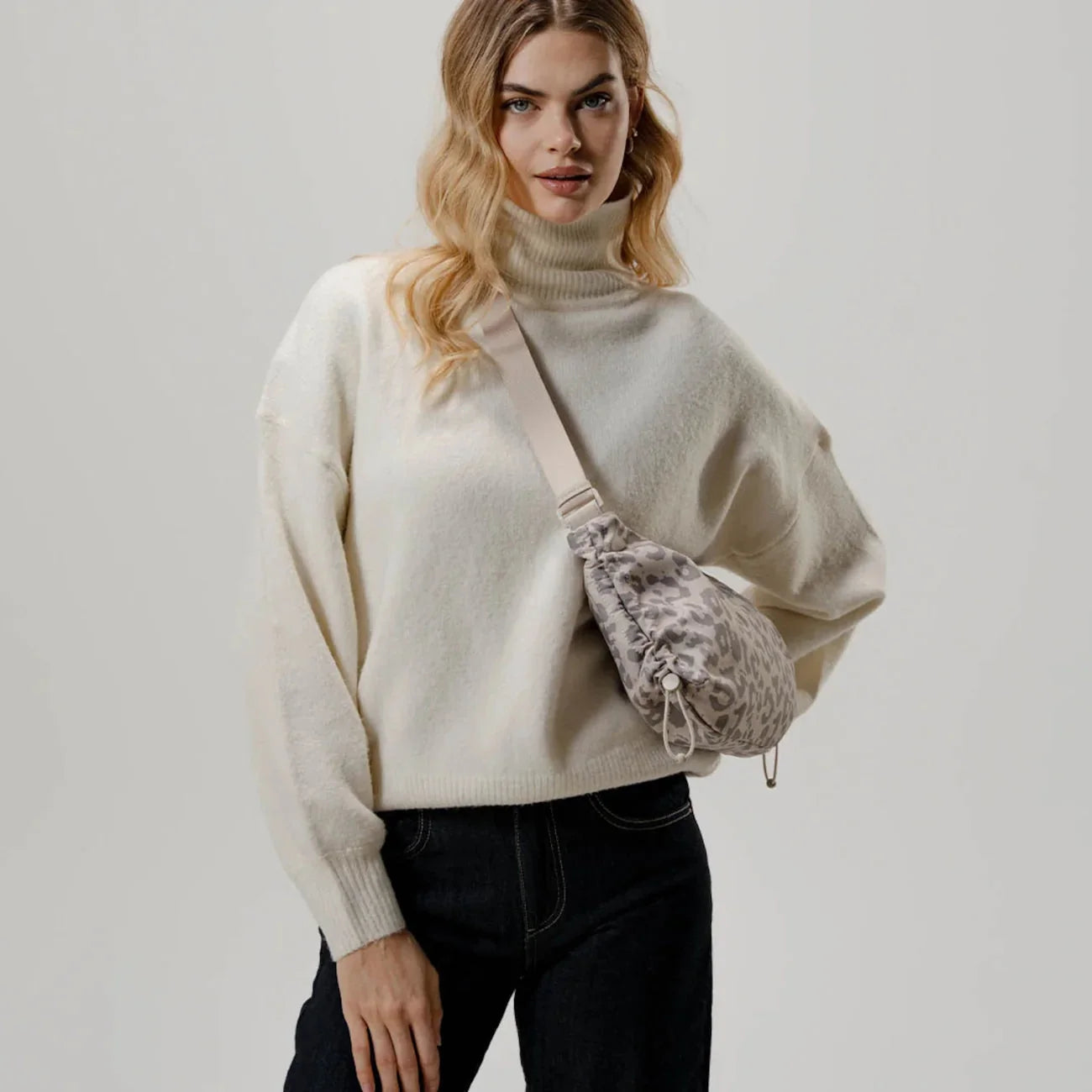 Skara Small Shoulder Bag