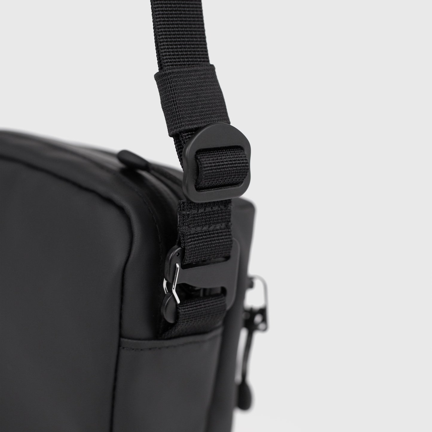 STREAM Shoulder Bag