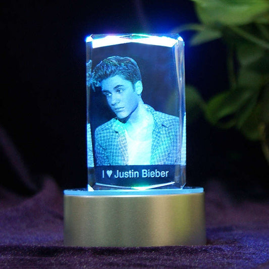 Panenka Justin Bieber s gravírovací krystalovou 3D LED figurkou