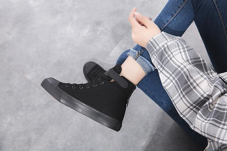 জেসন ভুরহিস জুতা উচ্চ শীর্ষ ক্যানভাস জুতা আরামদায়ক স্নিকার স্পোর্টস জুতা ইউনিসেক্স নৈমিত্তিক জুতা হরর মুভি উপহার বড়দিনের উপহার